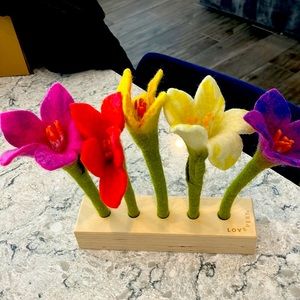 Lovevery Felt Flowers in a Row Montessori from The Helper Play Kit